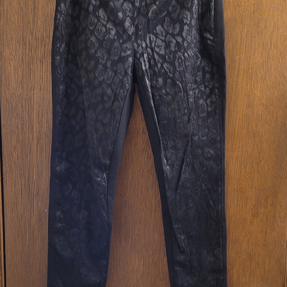 White House Black Market “The Skinny” Comfort Pants Size 2 R Black Animal Print